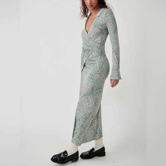 Free People Shayla Floral Long Sleeve Wrap Midi Dress Size S - Mint Combo - NWT - Picture 2 of 16